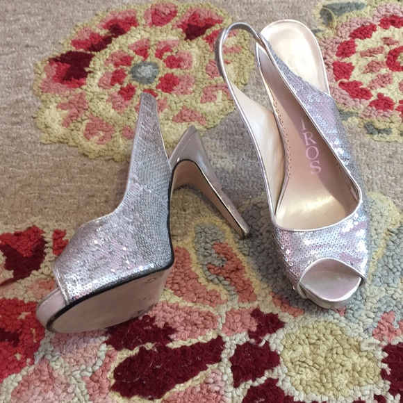 Caparos Heels - Picture 2 of 6